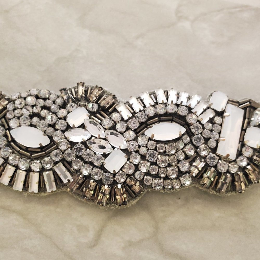✨ Stella and Dot Gala Gray Fabric Rhinestone Crystal Cluster Statement Bracelet - Picture 5 of 12